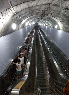 公交型扶梯